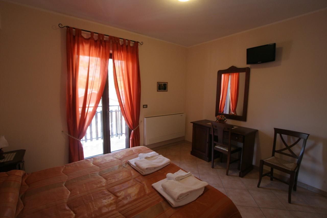 B&B La Tana Dell'Orso Villalago Exterior foto