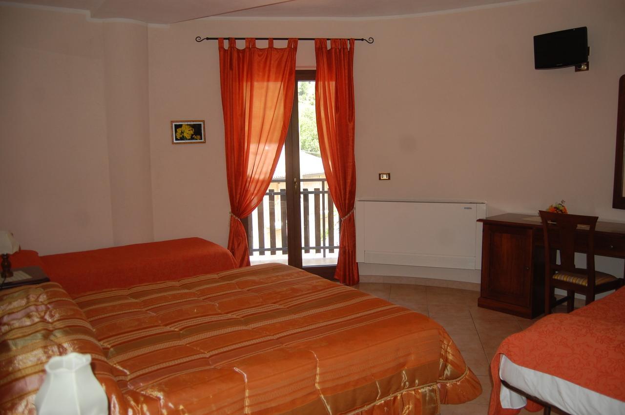 B&B La Tana Dell'Orso Villalago Exterior foto